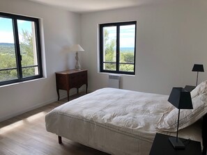 5 bedrooms, iron/ironing board, free WiFi, wheelchair access