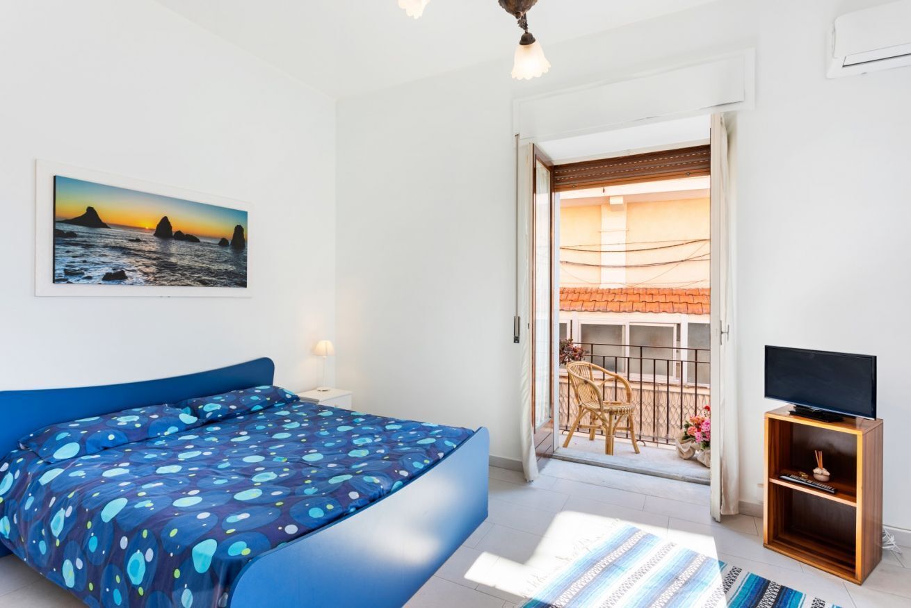 1 dormitorio, tabla de planchar con plancha, wifi y ropa de cama