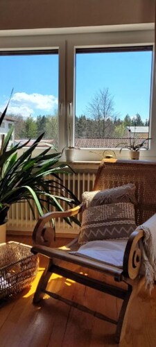 Große Ferienwohnung mit Balkon zur Südseite in Wald- und Isarnähe