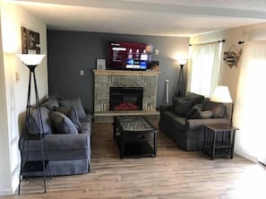Living area - Lakefront Reteat with boats and fire pit.  (Tobyhanna)