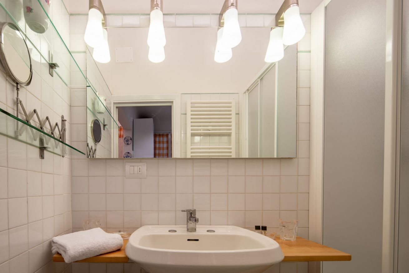 Dusche, Haartrockner, Bidet, Handtücher