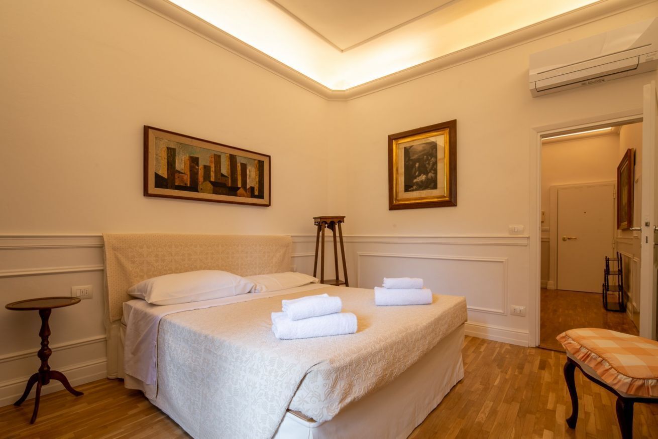 2 bedrooms, desk, iron/ironing board, WiFi