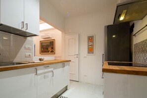 Fridge, oven, stovetop, toaster