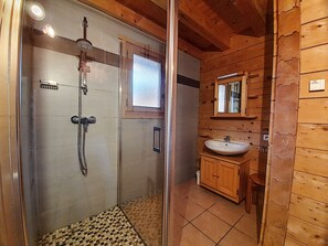 Chuveiro, secador de cabelo