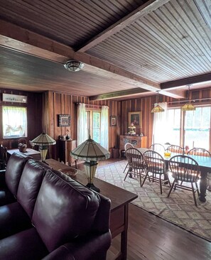 Interior - Perfect for Family Reunions and Corporate Groups or as a couples getaway (Topton)