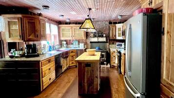 冰箱、微波炉、烤箱、炉灶