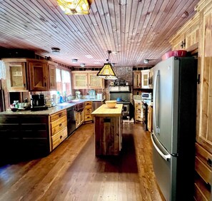 Frigorífic, microones, forn i placa de cuina