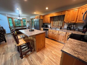 冰箱、微波炉、烤箱、炉灶