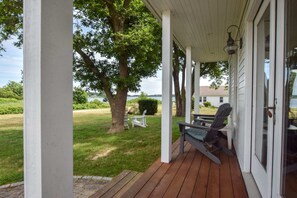Terrace/patio - Newly updated spacious steps to water! (Eastham)
