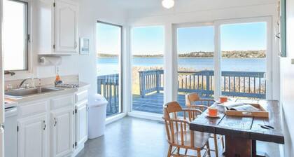 Waterfront amazing views near beaches!