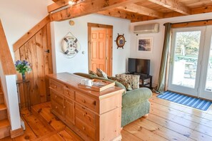 Interior - Cute Cottage Living by the Sea! (Eastham)