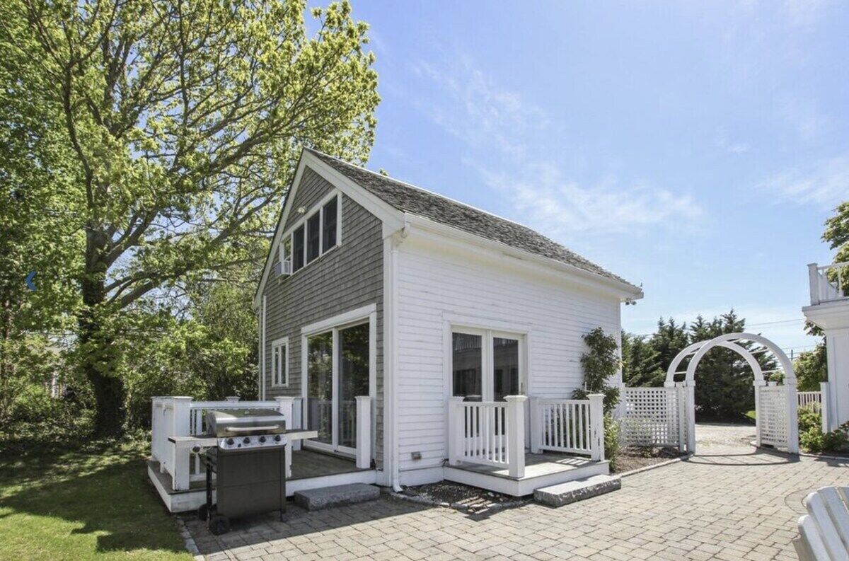 Cute Cottage Living by the Sea!
