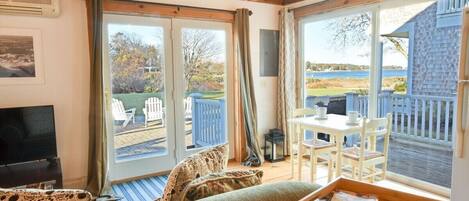 Téléviseur, bureau