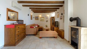 Hus (Three Bedroom Holiday Home) | Oppholdsrom