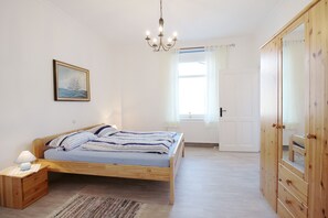 2 bedrooms, in-room safe, desk, iron/ironing board - Beachfront apartment w. Terrace, sauna, wallbox, perfect for child+dog, fully fenced (Zempin)