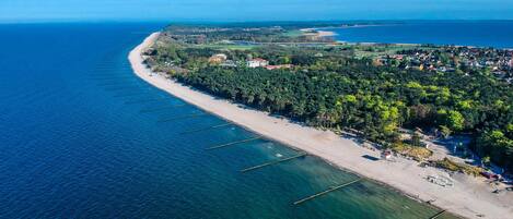 Plage à proximité, chaises longues