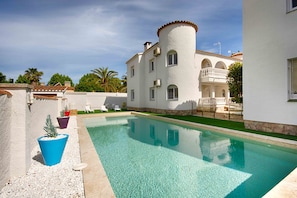 Pool - BADIA 1, 2 hab , piscina,100m playa parking, wifi (Empuriabrava)