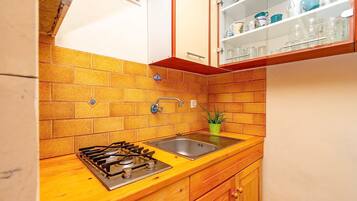 ํ์ฐ์ค (One Bedroom House with Terrace) | ์ ์ฉ ์ฃผ๋ฐฉ | ๋์ฅ๊ณ