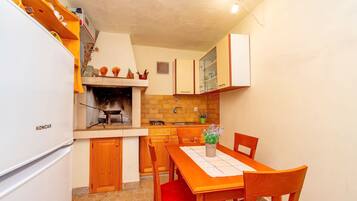 ํ์ฐ์ค (One Bedroom House with Terrace) | ์ ์ฉ ์ฃผ๋ฐฉ | ๋์ฅ๊ณ