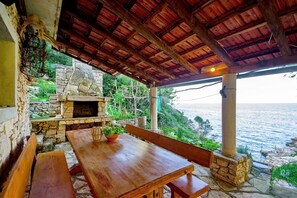 House (One Bedroom House with Terrace) | BBQ/picnic area - House Hidden Bay (Blato)
