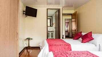 5 habitaciones, tabla de planchar con plancha, wifi y ropa de cama