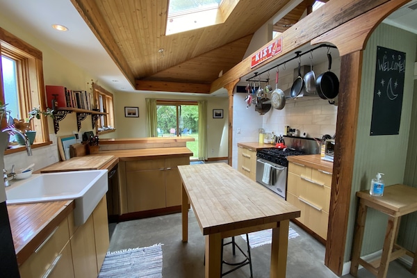 ثلاجة، ميكروويف، فرن، موقد طهي مسطح