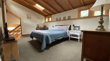 2 makuuhuonetta, työpöytä, silitysrauta/-lauta, ilmainen Wi-Fi