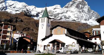 Ski chalet Cervinia Martino e Bassi ski-in-ski-out 6 persons sunny balcony wifi