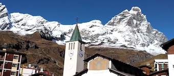 Ski chalet Cervinia Martino e Bassi ski-in-ski-out 6 persons sunny balcony wifi