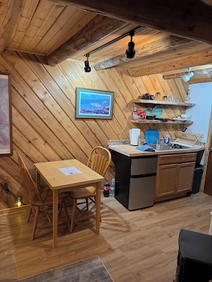 Dining - Storm Castle Highlands river cabin (Gallatin Gateway)