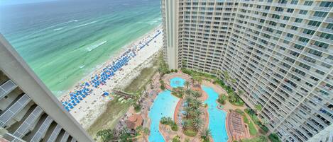 Inomhuspool och utomhuspool