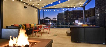 ทรุ บาย ฮิลตอน ร็อควอลล์ ดัลลาส, ทีเอ็กซัส