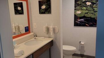 Suite, 1 King Bed, Non Smoking | Bathroom | Towels