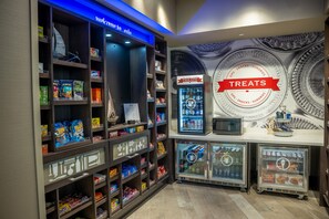 Snack bar - Hampton Inn & Suites Erie Bayfront (Erie)