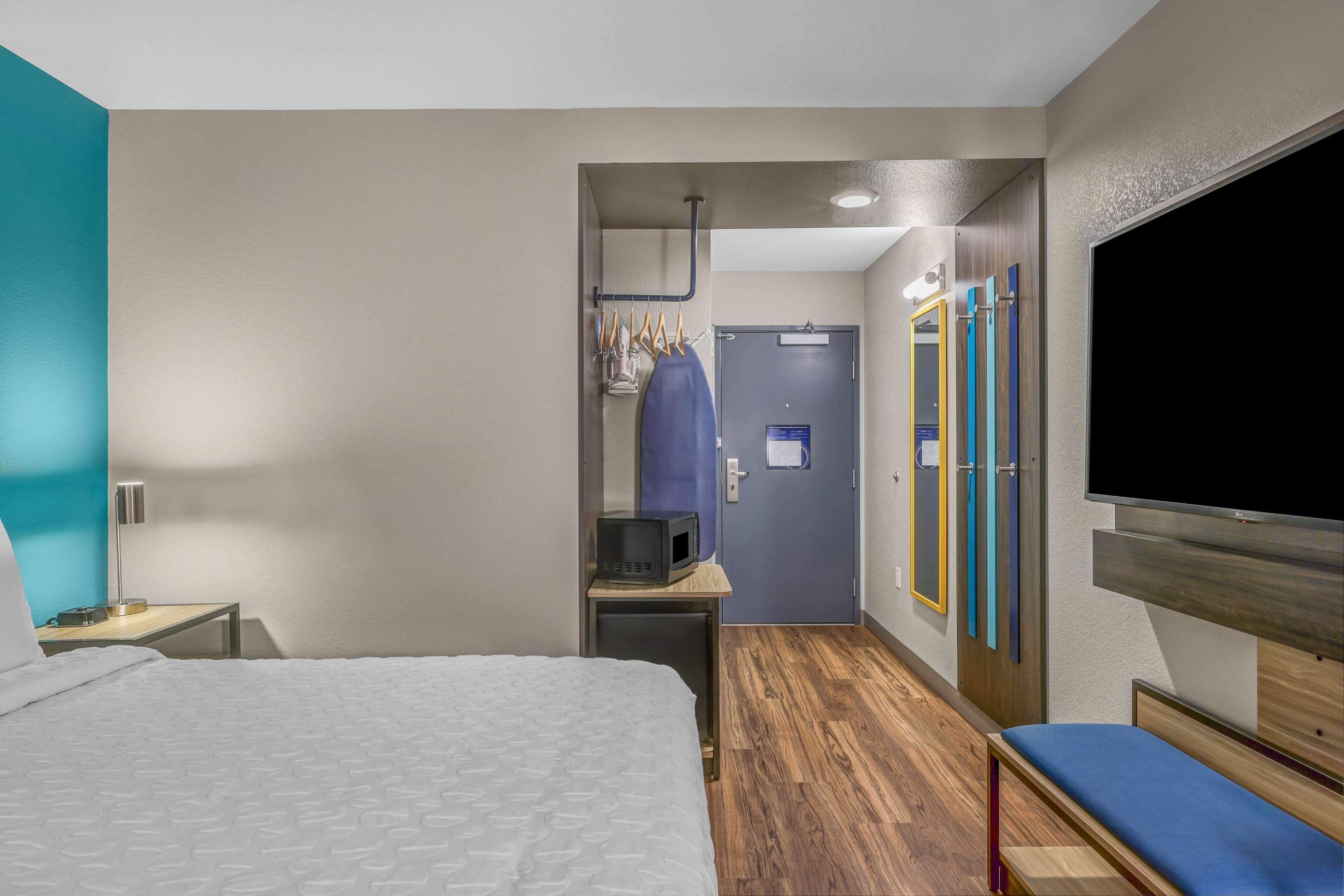 free wifi, bed sheets