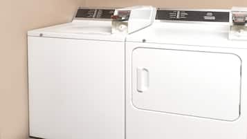 Chambre Standard, 1 lit double, accessible aux personnes à mobilité réduite, fumeur | Blanchisserie