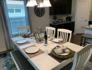 Dining - BRAND NEW-Cozy 5🌟Vaca Home-Lackland BMT Graduation (San Antonio)