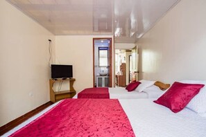 1 dormitorio, tabla de planchar con plancha, wifi y ropa de cama