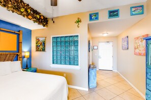 Iron/ironing board, internet, bed sheets - Vibrant Tropical Beach Getaway Including 2 Chairs and Umbrella (Fort Walton Beach)