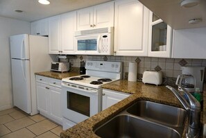 Fridge, microwave, oven, stovetop - The Monterey offers you this view in 45 seconds... (Redington Shores)