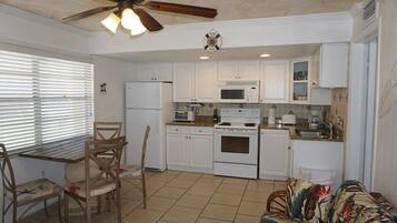 冰箱、微波炉、烤箱、炉灶