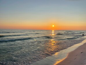 På stranden