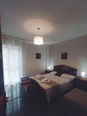 2 Schlafzimmer, Zimmersafe, Bügeleisen/Bügelbrett, WLAN
