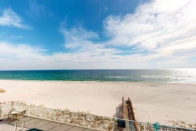 Incredible Gulf-front condo in Perdido Key with waterfront pool & exercise room