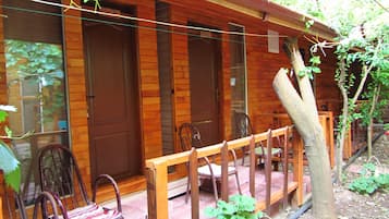 Basic Twin Room | Terrace/patio