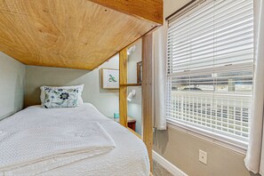 3 bedrooms, iron/ironing board, Internet, bed sheets