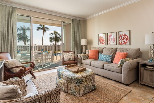 BEACHFRONT, POOLSIDE for TWO POOLS, 3-BDRMS/3-BATHS, SLEEPS 8. PERFECT GETAWAY!