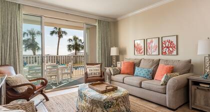 BEACHFRONT, POOLSIDE for TWO POOLS, 3-BDRMS/3-BATHS, SLEEPS 8. PERFECT GETAWAY!