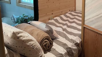 1 bedroom, bed sheets