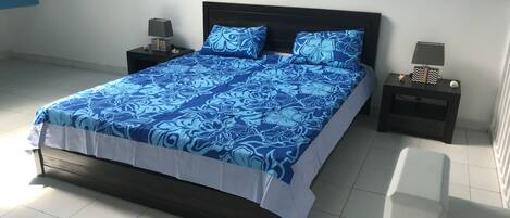 1 chambre, fer et planche à repasser, Wi-Fi, draps fournis